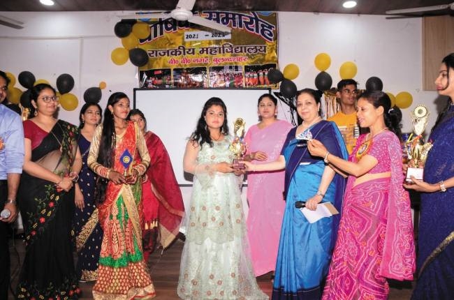 https://www.jagranimages.com/images/newimg/13042022/13_04_2022-13bul_2_13042022_288_22625035_20425.jpg