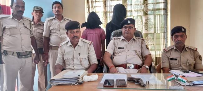 हथियार के साथ दो बदमाशों को पुलिस ने किया गिरफ्तार