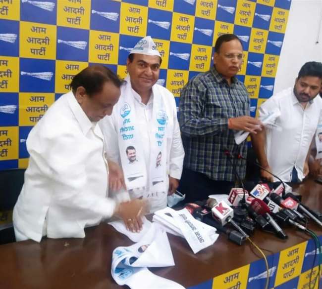 himachal pradesh bjp leader harmel dhiman join aam aadmi party with supporters