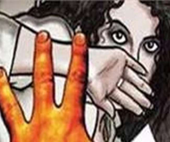 महिला को सामूहिक दुष्कर्म की रिपोर्ट दर्ज कराने में एक से दूसरे थाने दौड़ना पड़ा।