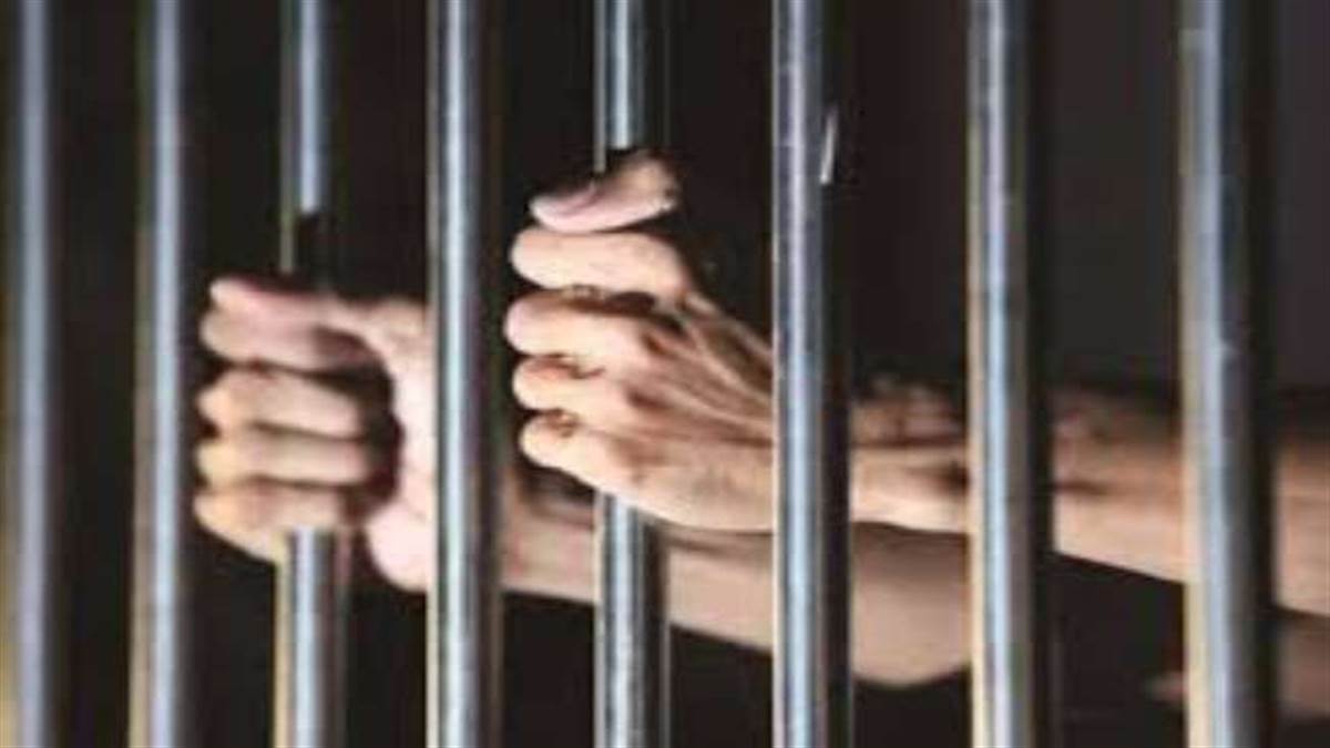 fraudsters of pinkan group of companies sent to jail by presenting in gorakhpur cjm court on warrant b from kolkata jail