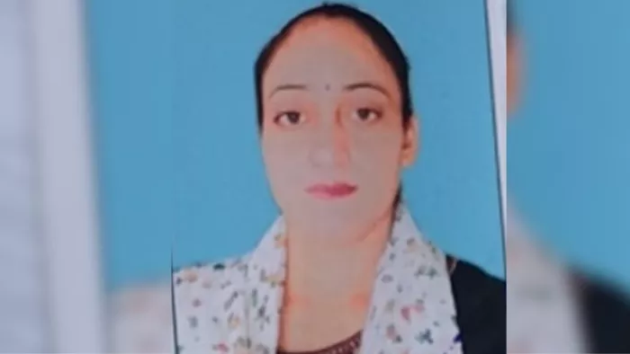 आगरा में पत्नी की चाकू से गोदकर हत्या