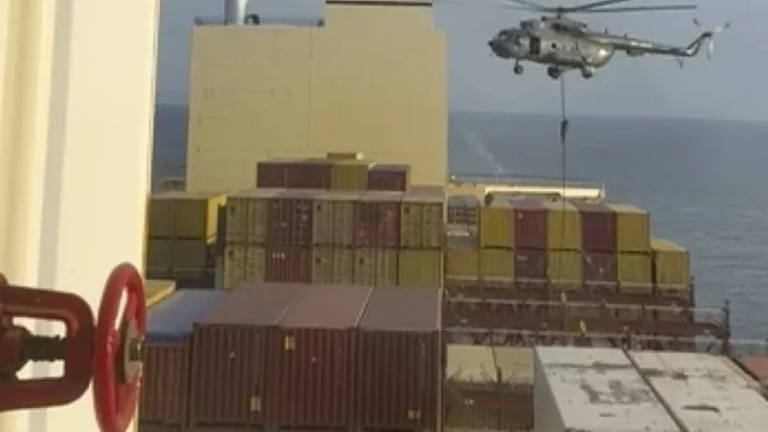 इजरायली जहाज पर ईरानी सेना ने किया कब्जा। (फोटो, एक्स)