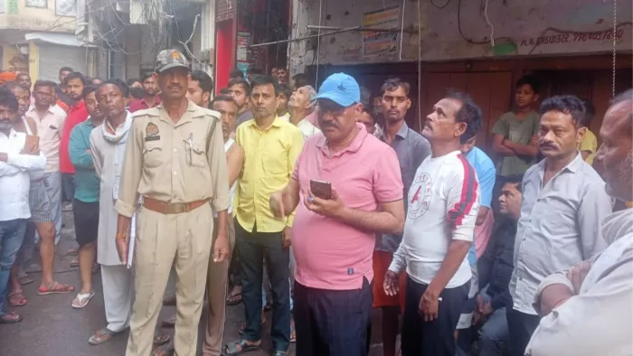 घटना स्थल पर पहुंचे हर्रैया एसडीएम मनोज प्रकाश। जागरण