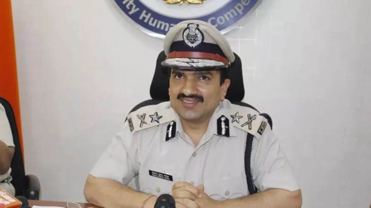 ncr gurugram sector 18 police station incharge also suspended in extortion case from shopkeeper