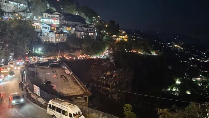 पहाड़ों की रानी मसूरी का रात का दृश्य। जागरण