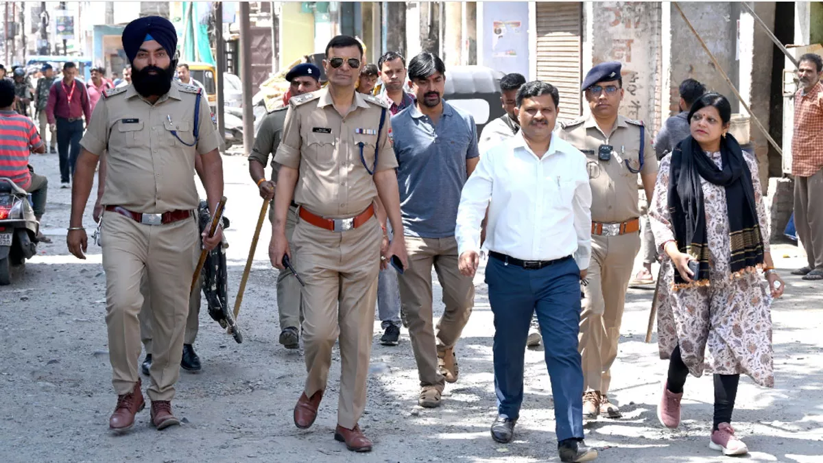 बनभूलपुरा में चल रहे थे 18 अवैध मदरसे, प्रशासन ने 14 को किया सील; भारी पुलिस रही मौजूद