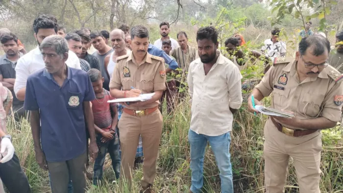 मौके पर जांच पड़ताल करती पुलिस। जागरण