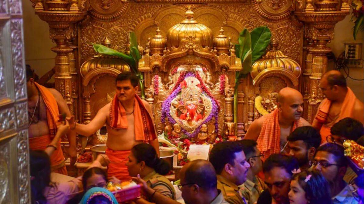 https://www.jagranimages.com/images/newimg/13042025/13_04_2025-temple_dress_code_23918041.jpg