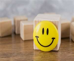 Funny Jokes: लड़का बस में बैठी एक लड़की को घूरकर देख रहा था...और तभी...