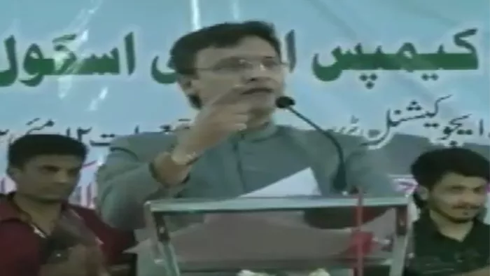 Akbaruddin Owaisi ने राज ठाकरे पर तीखा हमला बोला है। (ANI Photo)