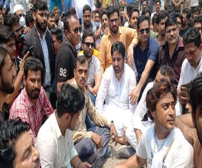 ओखला से आप विधायक अमानतुल्लाह खान की रिहाई को लेकर कोर्ट में सुनवाई कुछ देर बाद होगी।