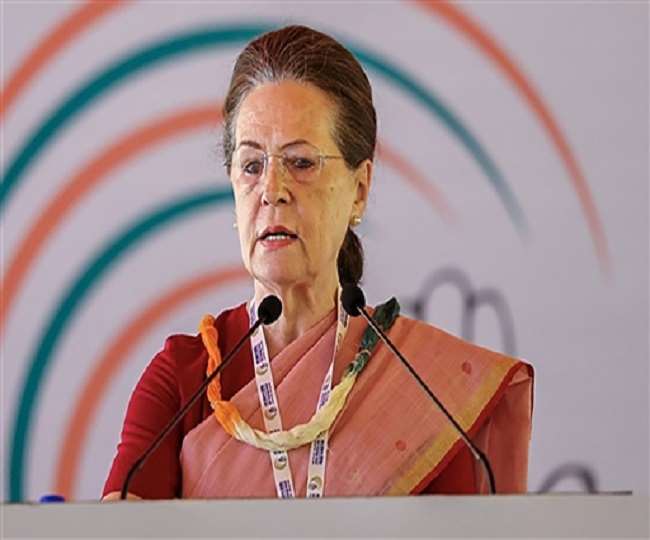 उदयपुर के चिंतन शिविर में बोलते हुए कांग्रेस अध्यक्ष सोनिया गांधी