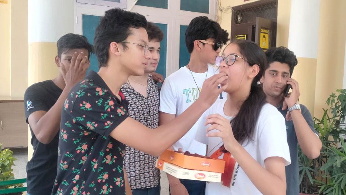 https://www.jagranimages.com/images/newimg/13052023/13_05_2023-cbse-result_23410932.jpg