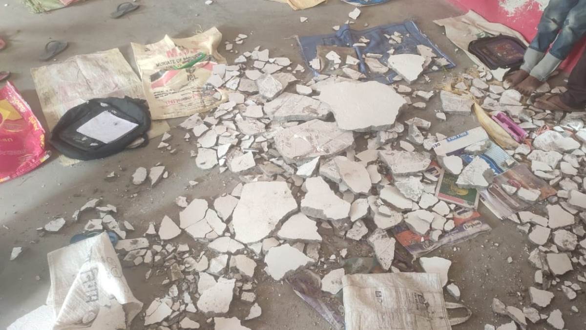 https://www.jagranimages.com/images/newimg/13052023/13_05_2023-sheohar_school_accident_23411163.jpg
