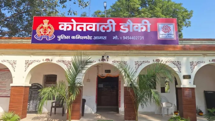 Agra News: झूठे मुकदमे में दारोगा ने लगा दी एफआर, इंस्पेक्टर शक्ल देखने को नहीं तैयार