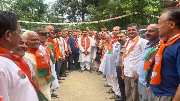 हमीरपुर सीट से केंद्रीय मंत्री अनुराग ठाकुर ने दाखिल किया अपना नामांकन।