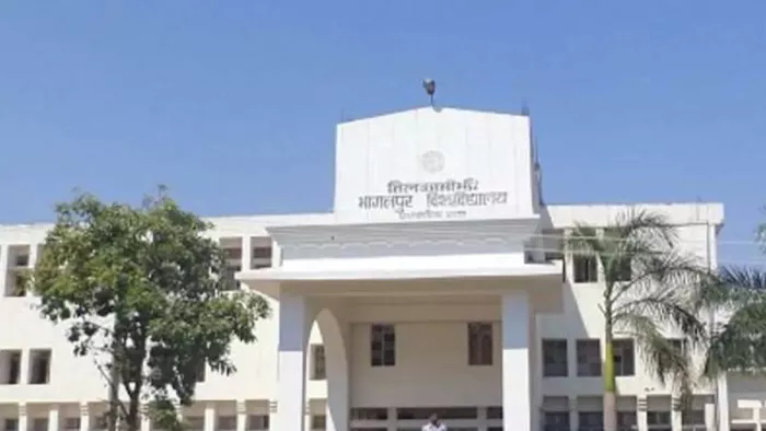 भागलपुर विश्वविद्यालय के कुलपति और रजिस्ट्रार फिर आमने-सामने, पूरे राज्य में हो रही चर्चा
