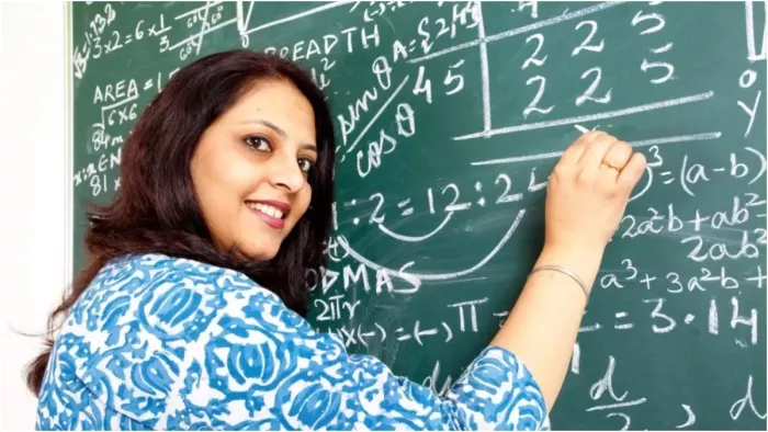 शिक्षकों के सामने बड़ा संकट, एक ही समय पर करने होंगे ये दो काम; फरमान जारी (फाइल फोटो)