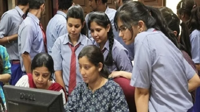सीबीएसई ने जारी किया 10वीं और 12वीं का रिजल्ट, बिहार में बेटियां ने मारी बाजी
