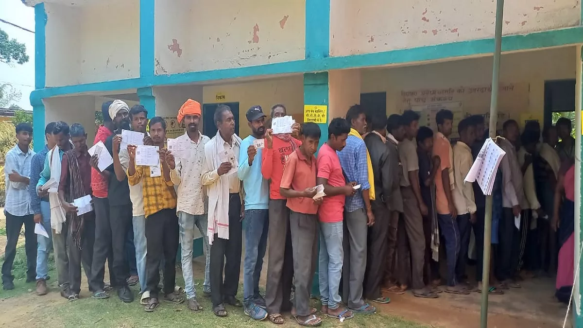Jharkhand Voting Percentage: झारखंड की चार सीटों पर शांतिपूर्ण मतदान संपन्न, किस सीट पर कितने प्रतिशत हुई वोटिंग