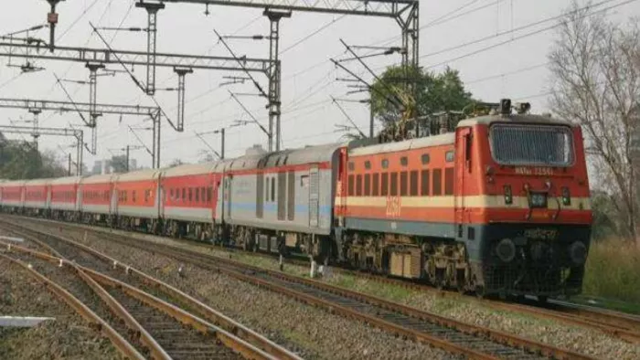 टल गया बड़ा हादसा! गया-कोडरमा रूट पर गरबा एक्सप्रेस का टूटा पेंटो, ओवरहेड तार क्षतिग्रस्त (फाइल फोटो)