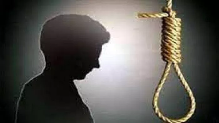 12वीं में फेल हुआ छात्र, कमरा बंद कर मौत को लगाया गले