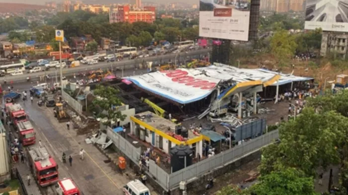 देश की आर्थिक राजधानी मुंबई में सोमवार को मौसम ने अचानक करवट ली है।