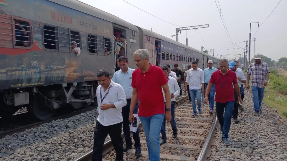 Bihar Train News: ट्रैक्शन वायर टूटने से घंटों बाधित रहा रेल परिचालन, यात्रियों को पराशानी का करना पड़ा सामना