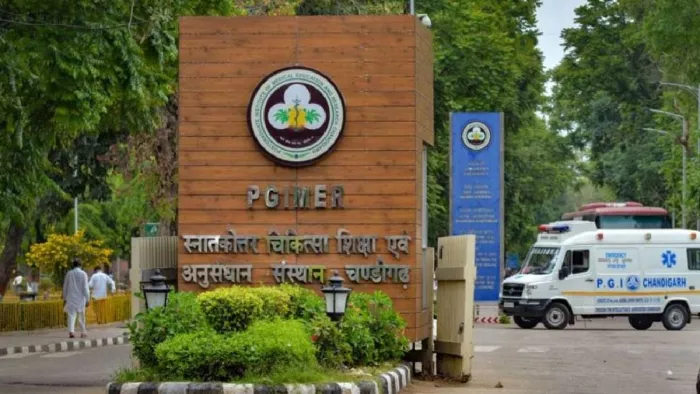 Punjab News: पीजीआई चंडीगढ़ में रोजाना इलाज के लिए आते हैं 10 हजार मरीज। फाइल फोटो