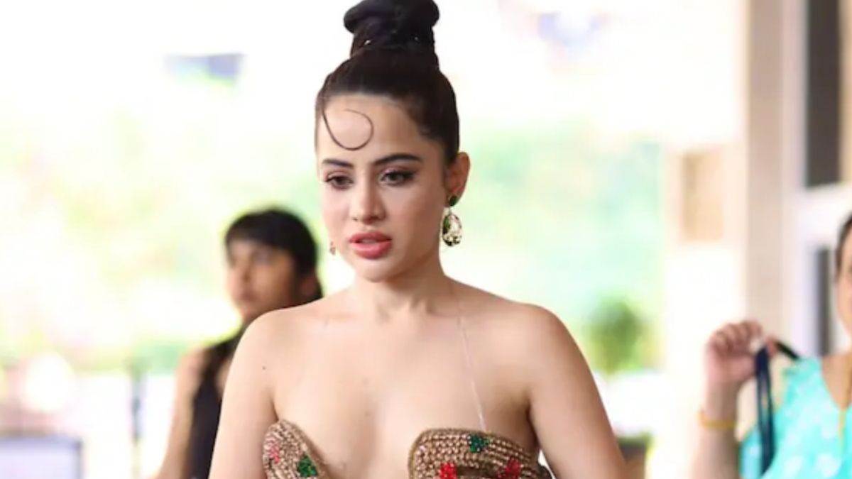 urfi javed daring fashion statement splitsvilla x5 actress shaves head users shocked see photos