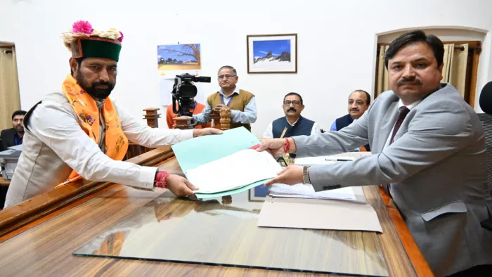 शिमला सीट पर विनोद सुल्तानपुरी ने भरा अपना नामांकन।