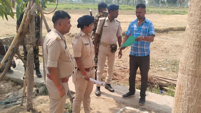 वारदात के बाद जांच करने पहुंची पुलिस।
