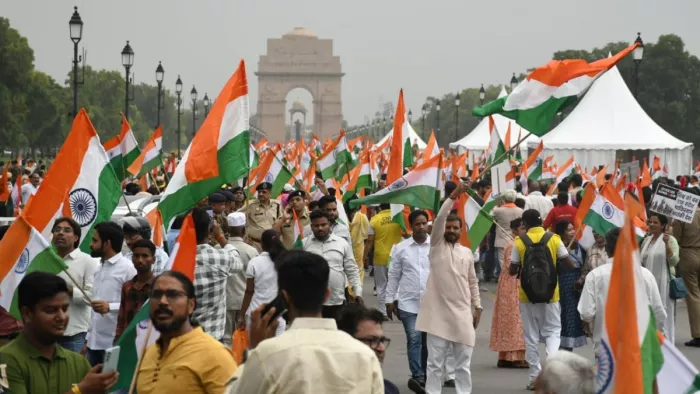 दिल्ली सरकार ने कर्तव्य पथ पर मंगलवार को तिरंगा यात्रा निकाला। फोटो हरीश