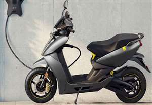 इलेक्ट्रिक स्कूटर मोटरसाकिल के कम होंगे दाम सरकार ने बढ़ाई सब्सिडी