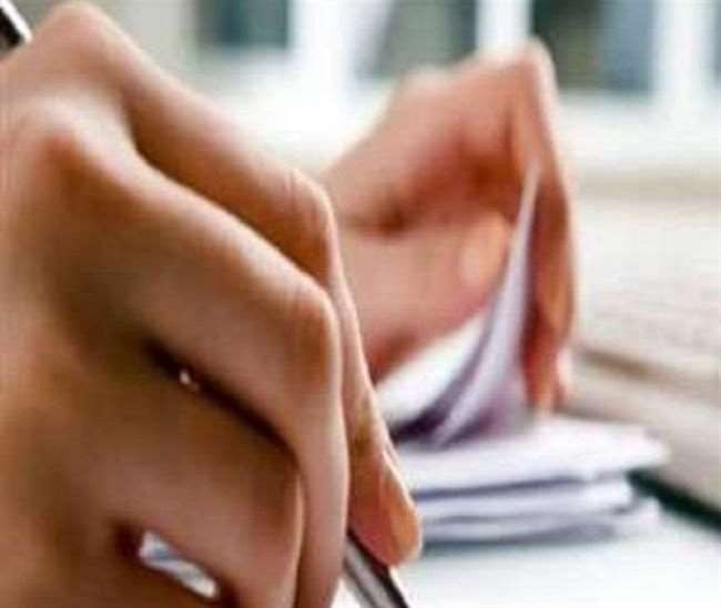 विश्वविद्यालय की आगामी परीक्षाएं कराने का निर्णय लिया गया।