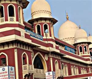 कानपुर में सेंट्रल रेलवे स्टेशन के अफसर अंजान रहे।