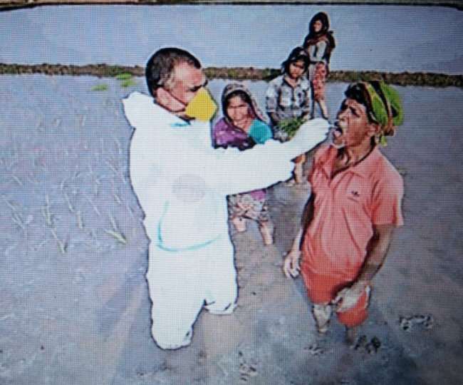 जम्मू के डंसाल ब्लाक में तैनात रोहित सेठ की कोरोना की पहली लहर में जांच के लिए ड्यूटी लगी थी।