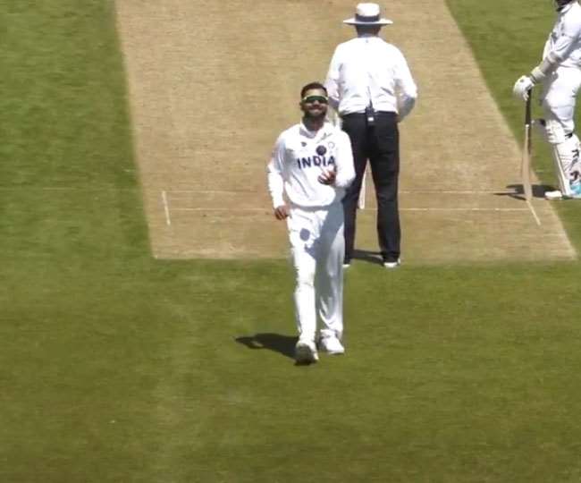 विराट कोहली करते दिखे गेंदबाजी (फोटो ट्विटर)