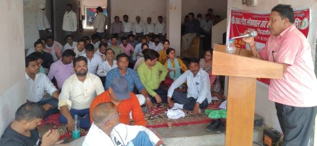 even after the fulfillment of the eightpoint demand the lekhpals are standing on the dharna