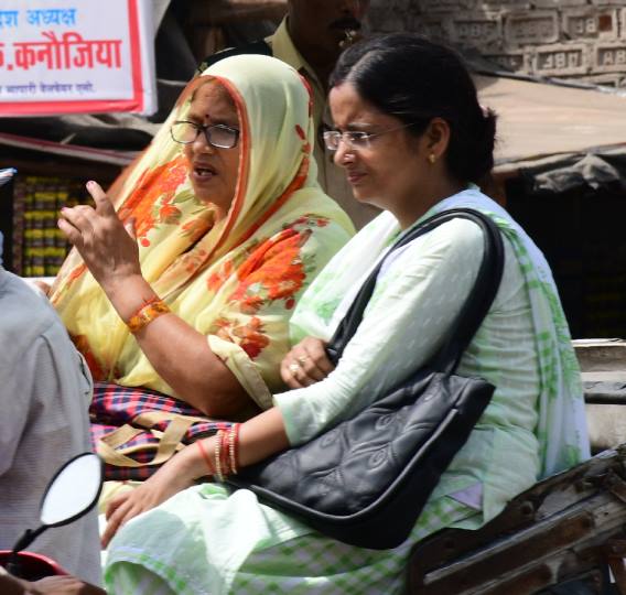 people face hot due to high tempreture