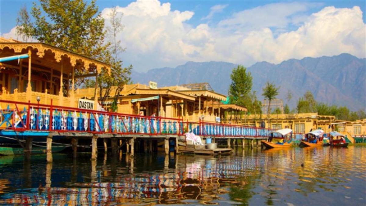 jammu kashmir administration will provide wood to houseboat owners and shikarawals on subsidized rates
