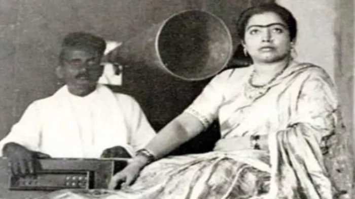अपने जमाने की मशहूर गायिका और नृत्यांगना गौहर जान की प्रसिद्धि और उनके जीवन के उतार-चढ़ाव को रेखांकित करता आलेख...