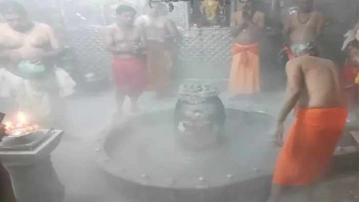 महाकाल की भस्म आरती के चलायमान दर्शन की प्रायोगिक व्यवस्था शुरू, पांच हजार भक्तों ने किए दर्शन
