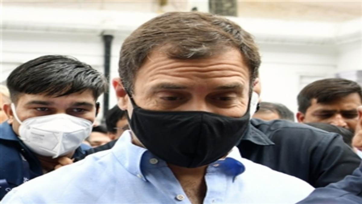 नेशनल हेराल्ड मामले में पहली बार ईडी का सामना कर रहे राहुल गांधी अधिकांश सवालों पर चुप्पी साध गए।