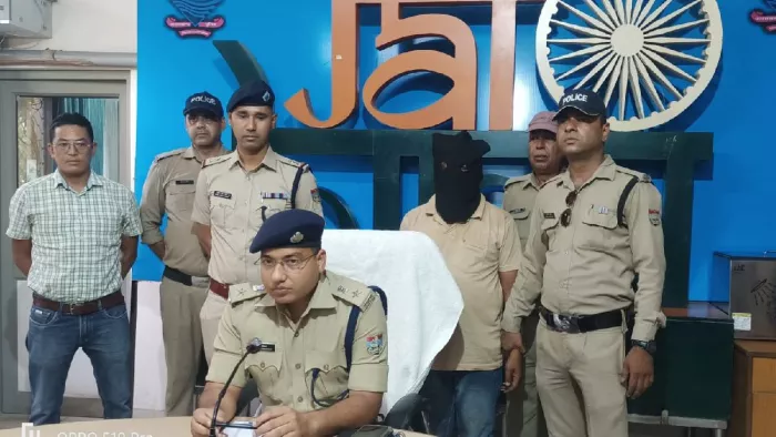 खुद को बैंक का गार्ड बताते हुए एटीएम बदलकर खुद रुपए निकालने वाला शातिर आरोपी गिरफ्तार