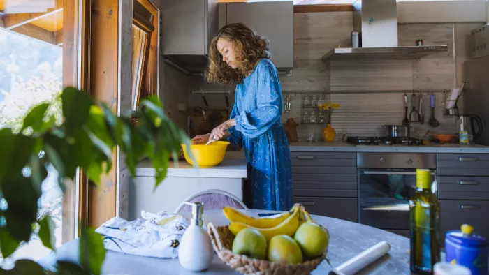 Kitchen Hacks: इन नुस्खों से बनाएं किचन के काम को आसान
