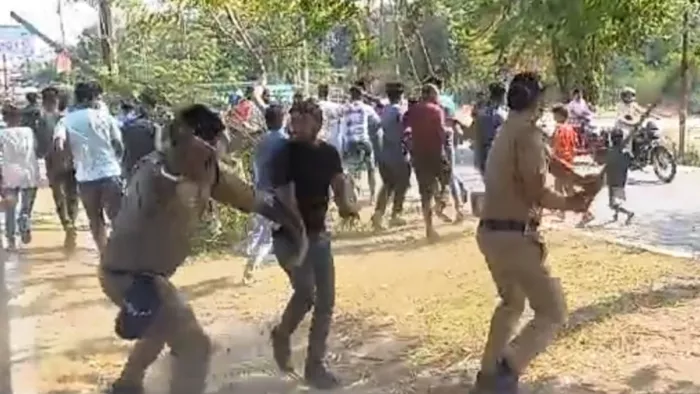 Haridwar News: भड़के मुस्लिम युवाओं ने सरकार के खिलाफ की नारेबाजी, जमकर हंगामा
