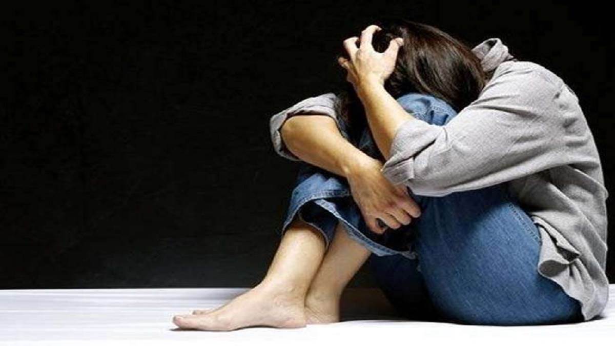 bjp leader accuses staff nurse of being fake in basti