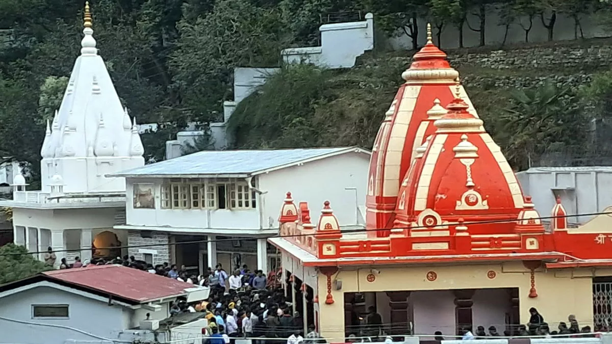 Neem Karori Baba: किस्मत बदलने वाले बाबा का एक और किस्‍सा, इस नेता को दिया था पीएम बनने का आशीर्वाद जो सच हुआ